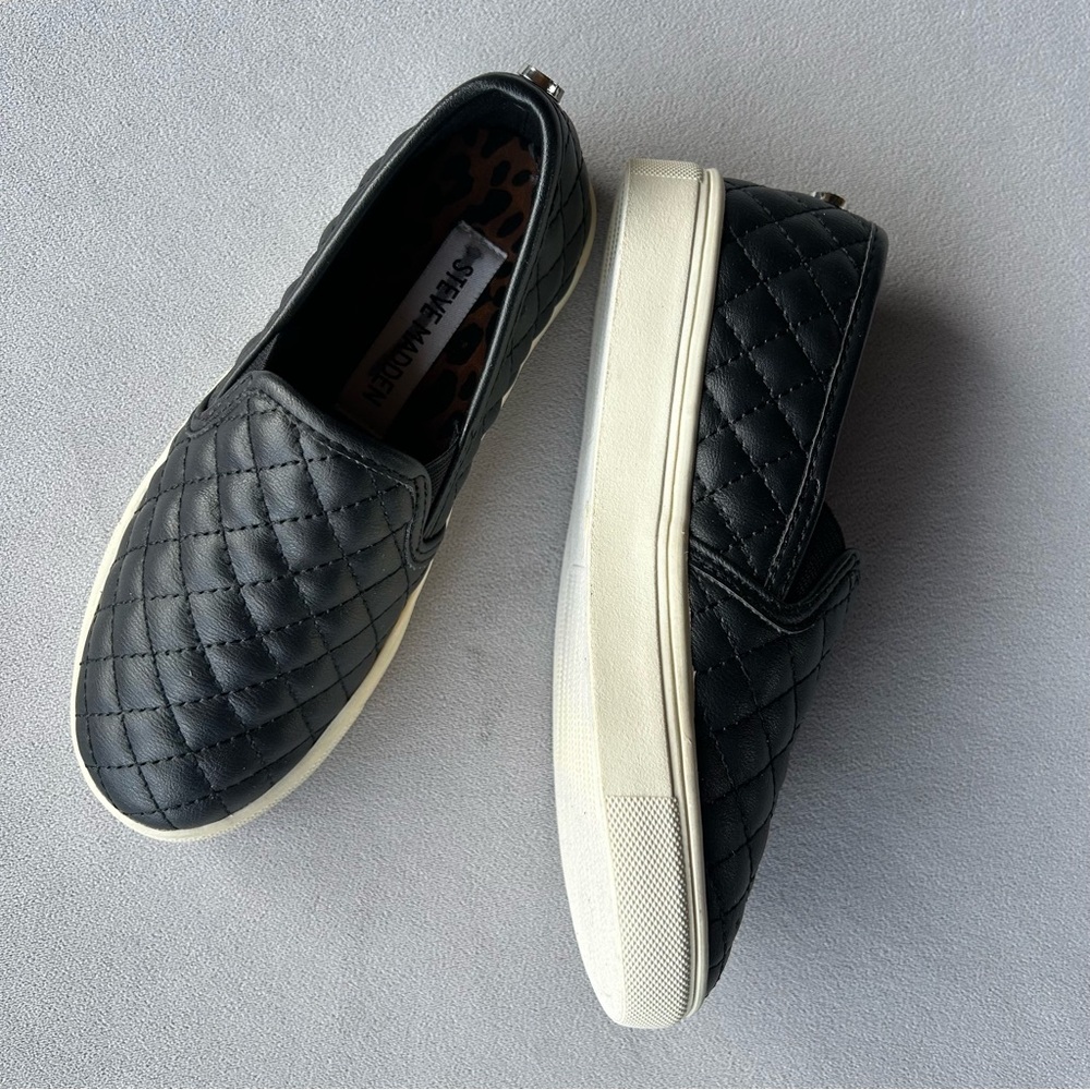Steve Madden ~ Quilted Slip On Sneaker ~ Kids Size 1 - Picture 4 of 17